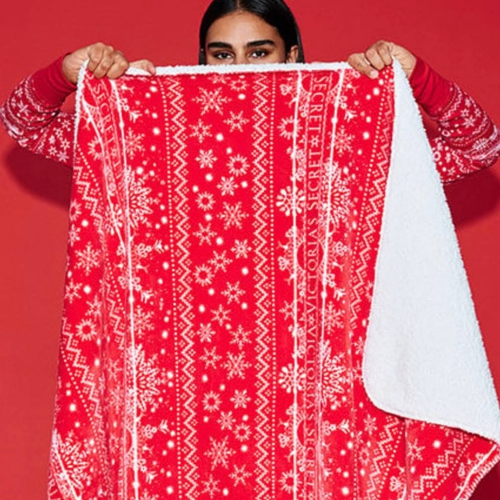 NEW In Package Victoria's Secret Holiday 2022 Blanket